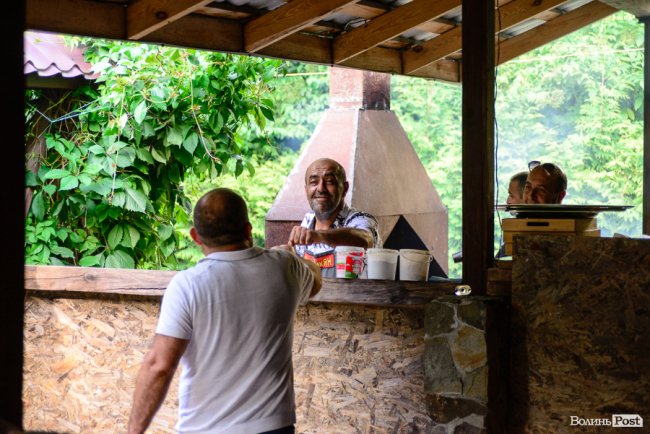 Смачна їжа у неймовірному місці: у Луцьку відкрили екокафе вірменської кухні* 