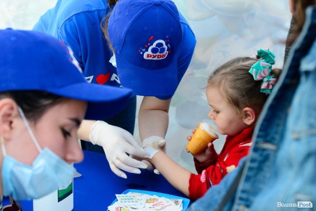 Морозива багато не буває: у Луцьку влаштували грандіозне свято найсмачніших солодощів та найяскравіших емоцій. ФОТО*