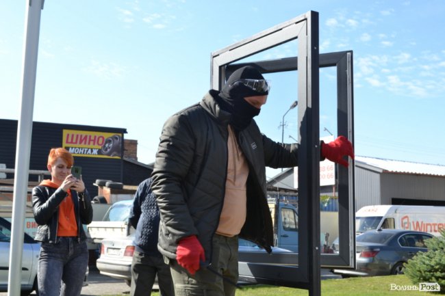 WINTERA влаштувала віконний розгром у Луцьку: як це було. ФОТО*