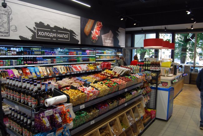 Бар напоїв, гриль та новий формат: в центрі Луцька відкрився зручний маркет*