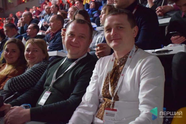 «Україноботи» проти «зрадофілів», або Як волиняни їздили на форум до Порошенка. РЕПОРТАЖ