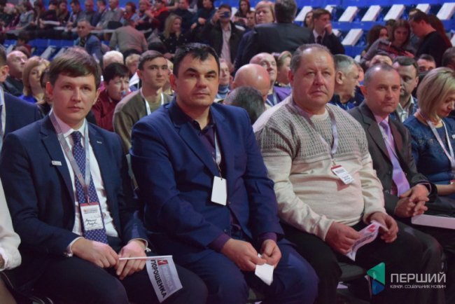 «Україноботи» проти «зрадофілів», або Як волиняни їздили на форум до Порошенка. РЕПОРТАЖ