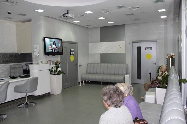 Жовті кола на дверях: навіщо вони