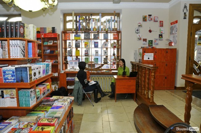 Ганна Луцюк: У мене дві доньки – книгарня і Вишена. Вони завжди конкурують за увагу