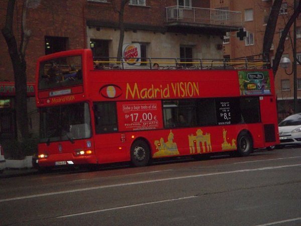 «Нотатки мандрівника» Андрія Костенка: добрі поліцейські, каталонці та siesta