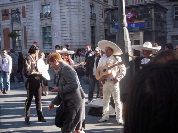 «Нотатки мандрівника» Андрія Костенка: добрі поліцейські, каталонці та siesta