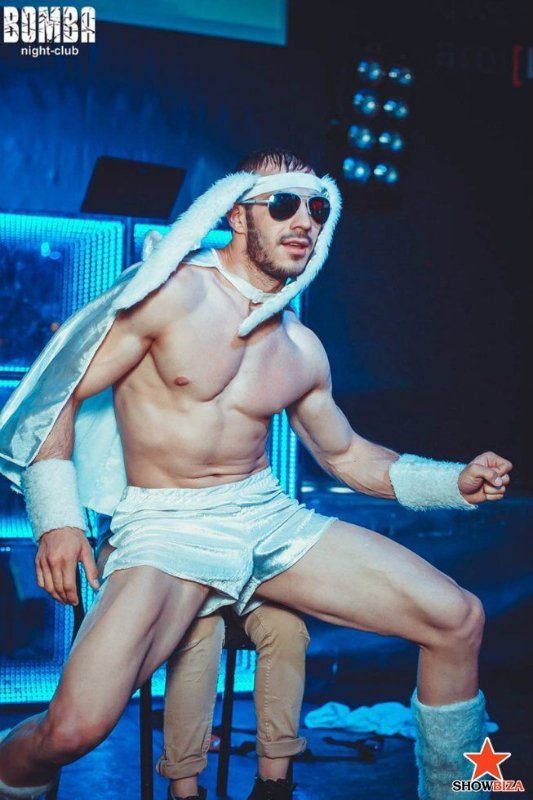 Публіка в «угарі», коли я в костюмі зайчика вискакую і дістаю з шортів пістолет, – луцький стриптизер