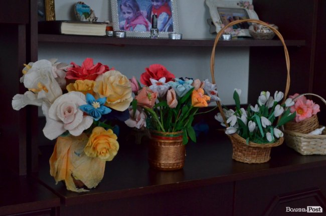 Мріють стати кравчинями і побачити гори: зворушлива історія «кришталевих» близнят з Волині 