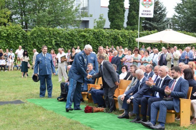 Учасники урочистої наради з нагоди 80-річчя заводу 