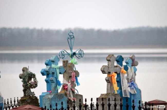 Плакав і старий, і малий: поховали голову Шацької громади