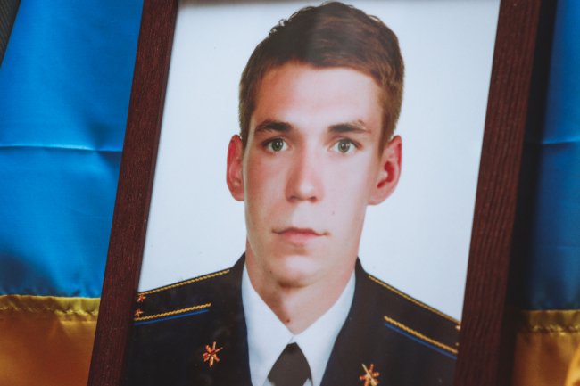 «Тільки те світло, яким він був і яке залишив, тримає на світі». У пам’ять про Вадима Гринюка, вбитого Росією на аеродромі у Луцьку