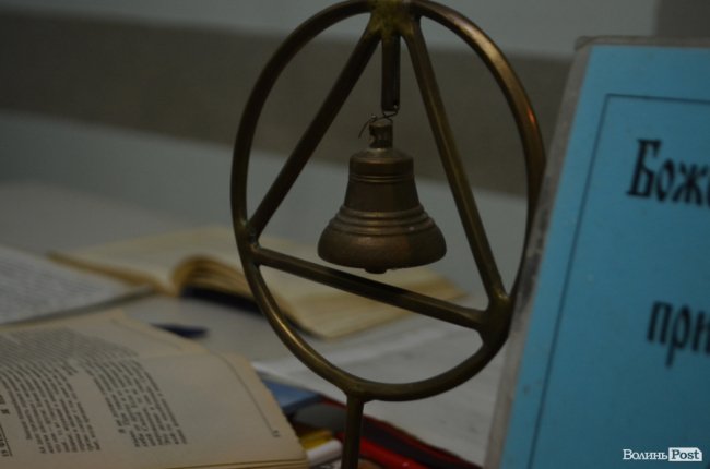 «У 22 роки я був в обісцяних штанах»: як товариство анонімних алкоголіків у Луцьку дає шанс на друге життя 