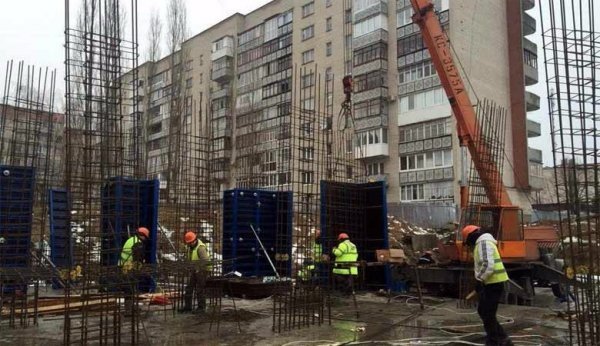 Будівництво багатоповерхівки у Луцьку на  проспекті Соборності, 20 – законне, – забудовник. ФОТО