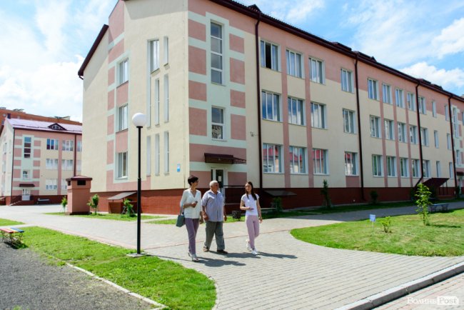 «Обрав би цей шлях знов»: чоловік 50 років працює бляхарем на «Житлобуді-2»