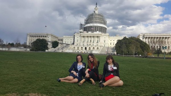 «Нотатки мандрівниці» Юлії Євпак: Санта-Барбара, бабусі в Instagram, качка в Білому домі