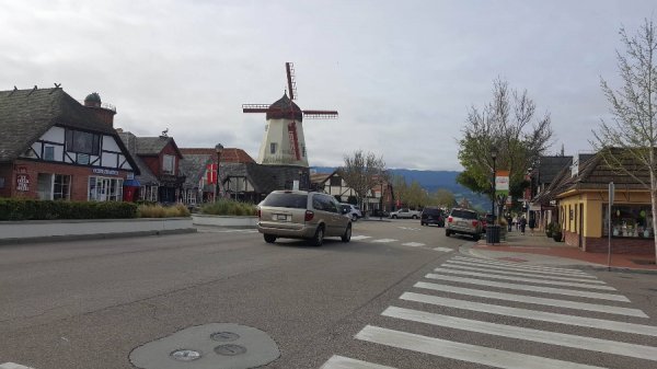 «Нотатки мандрівниці» Юлії Євпак: Санта-Барбара, бабусі в Instagram, качка в Білому домі