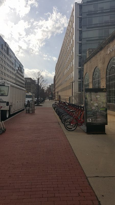 «Нотатки мандрівниці» Юлії Євпак: Санта-Барбара, бабусі в Instagram, качка в Білому домі