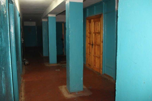 Дірявий дах, пліснява і таргани: скільки платять та як живуть мешканці гуртожитків СНУ. ФОТО