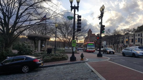 «Нотатки мандрівниці» Юлії Євпак: Санта-Барбара, бабусі в Instagram, качка в Білому домі