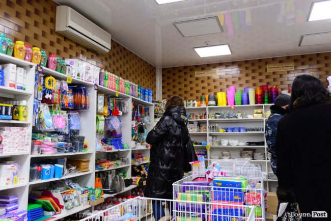 Весь товар по 20 гривень: в чому секрет мережі таких магазинів у Луцьку 