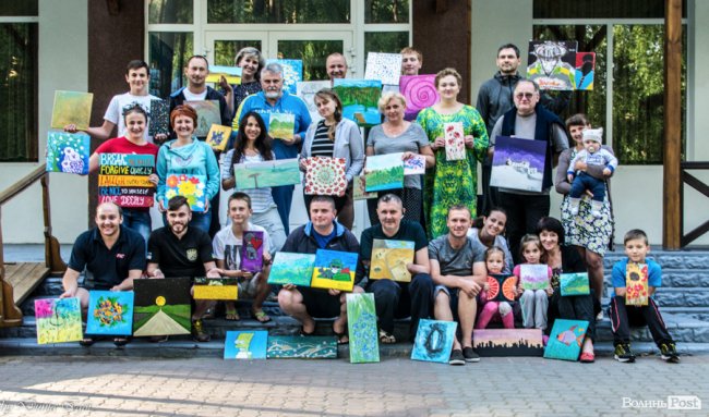 Як на Волині атовців звільняють від болю мистецтвом