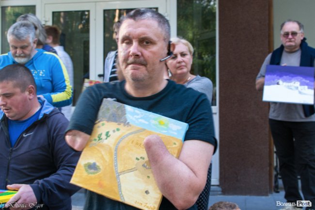 Як на Волині атовців звільняють від болю мистецтвом