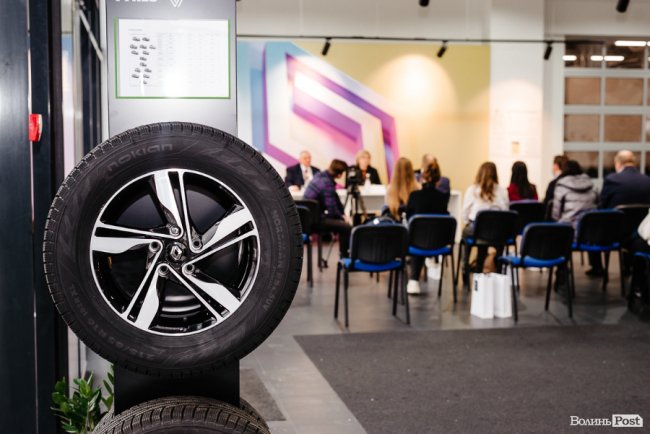 Під Луцьком відкрили найбільший на заході України Renault Store*