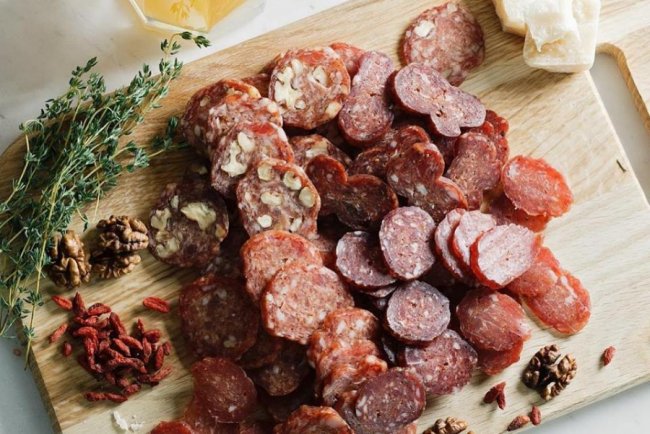 Унікальні смаки і ніякої «хімії»: в’ялене м’ясо для справжніх гурманів від «Волинського ексклюзиву»*