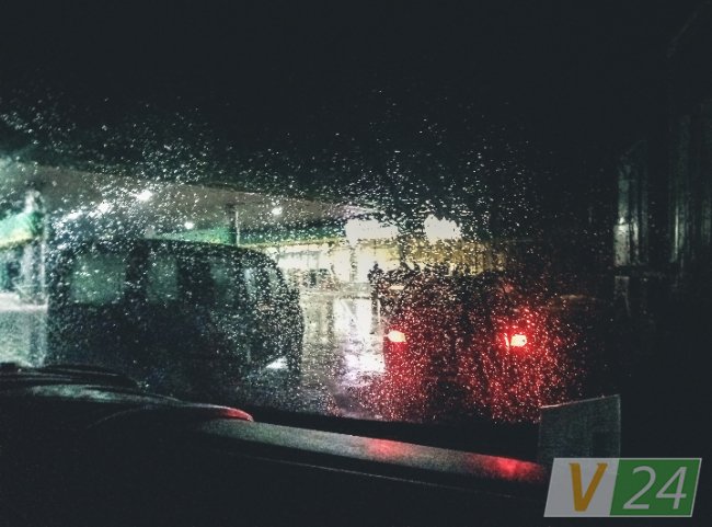 Під ранок у місті починається дощ. У дощову пору, кажуть самооборонівці, злочинів меншає...