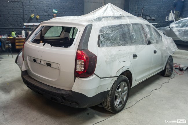 У Луцьку відкрили професійний малярний цех, де якісно фарбують автомобілі*