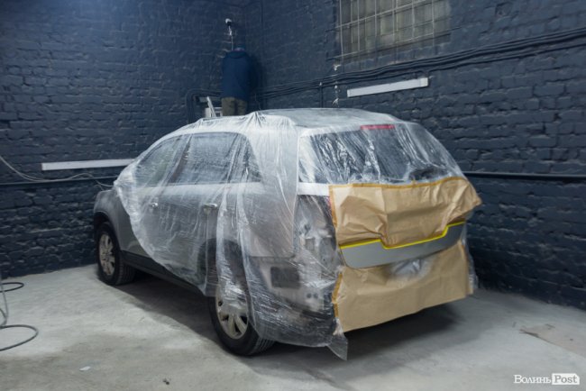 У Луцьку відкрили професійний малярний цех, де якісно фарбують автомобілі*