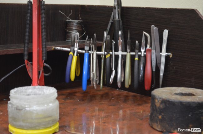 Що означає проба «585» та чому найдорожче «біле» золото – не біле: розмова у майстерні волинського ювеліра. ФОТО 