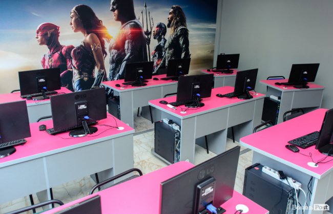 Навчання із окулярами VR, без книжок і «домашки»: екскурсія першою у Луцьку приватною школою IT STEP School*