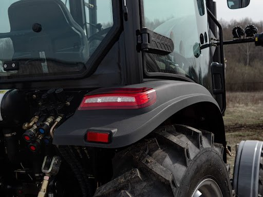 Багатофункціональна техніка для садівників та фермерів. Реклама