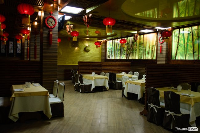 Місце, де живе Китай: як у Луцьку майже два десятки років успішно працює ресторан «Золотий дракон». ФОТО*