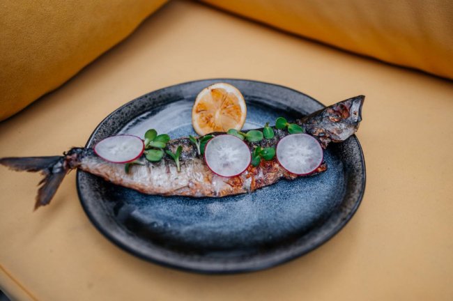 Таємний дворик у центрі Луцька: ресторація «Дім 48» відкрила літню терасу*