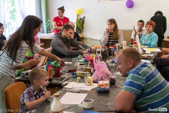 Як на Волині атовців звільняють від болю мистецтвом