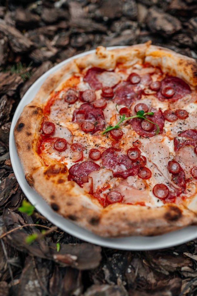 Таємний дворик у центрі Луцька: ресторація «Дім 48» відкрила літню терасу*