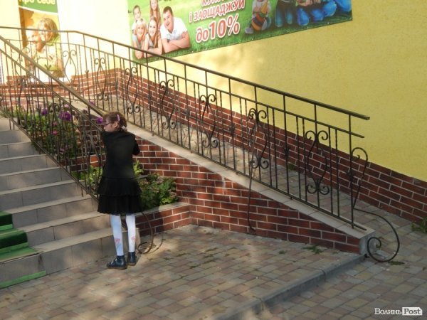 Чи комфортно в Луцьку візочникам та мамам з колясками?