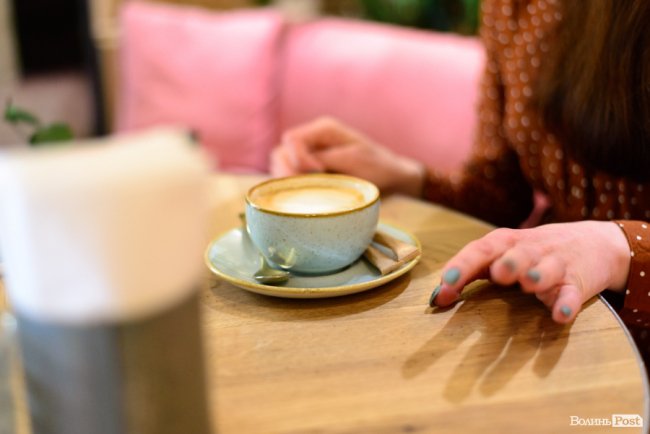 «Мій перший робочий політ був буквально першим у житті»: стюардеса з Волині – про міфи, коронавірус та яйця на борту 