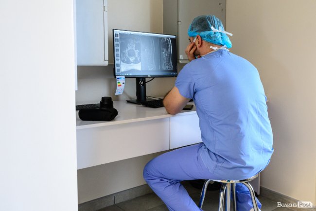 «Якщо для порятунку треба бути злим, я буду злим»: волинський нейрохірург, що оперує «безнадійних» дітей 