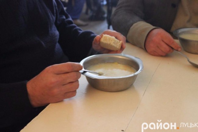 Наїстися за 8 гривень: як харчуються пацієнти обласної психлікарні