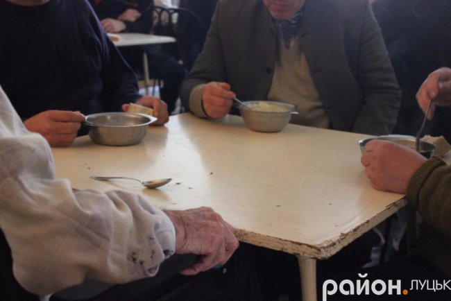 Наїстися за 8 гривень: як харчуються пацієнти обласної психлікарні