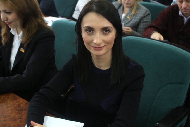 Затиснутий палець та подерті черевики: як щедрували відомі волиняни