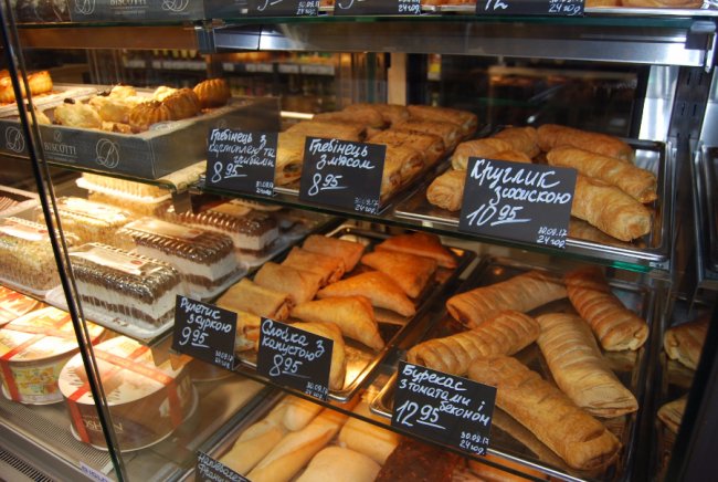 Бар напоїв, гриль та новий формат: в центрі Луцька відкрився зручний маркет*