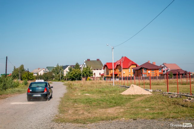 Чисте повітря та сільська тиша: за що лучани люблять Кічкарівку. ФОТО