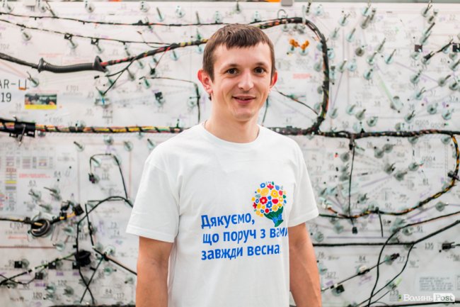 Фотопроект, вдячність «без слів» і «корпоративні» тюльпани: на луцькому «Кромберзі» креативно зустріли весну. ФОТО*