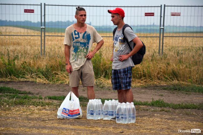 Багато води люди привезли з собою