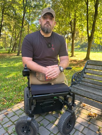 «Не можу бігти з автоматом – вчитиму керувати дронами», - ветеран із Луцька