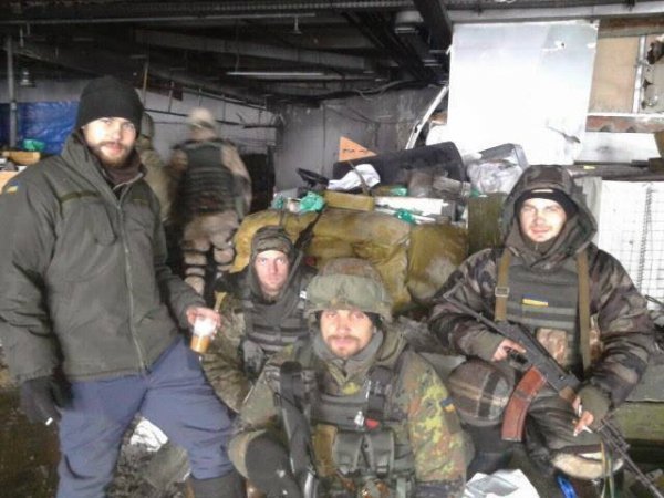 Зліва на фото - легендарний медик Герой України Ігор Зінич